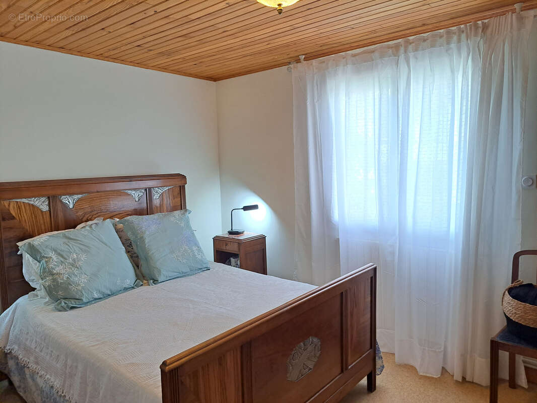 Maison très lumineuse sur un terrain clos de 304m2 avec un garage. - photo 12