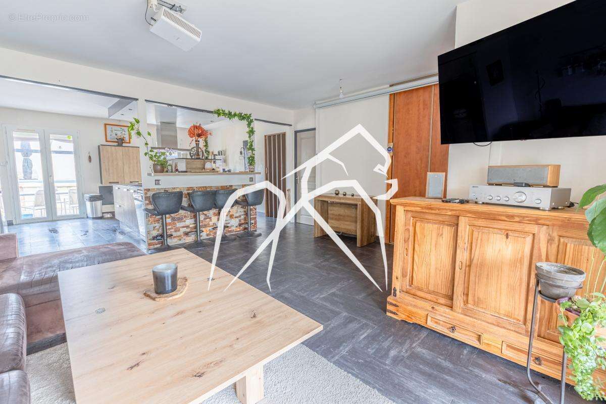 Maison à COURNONSEC