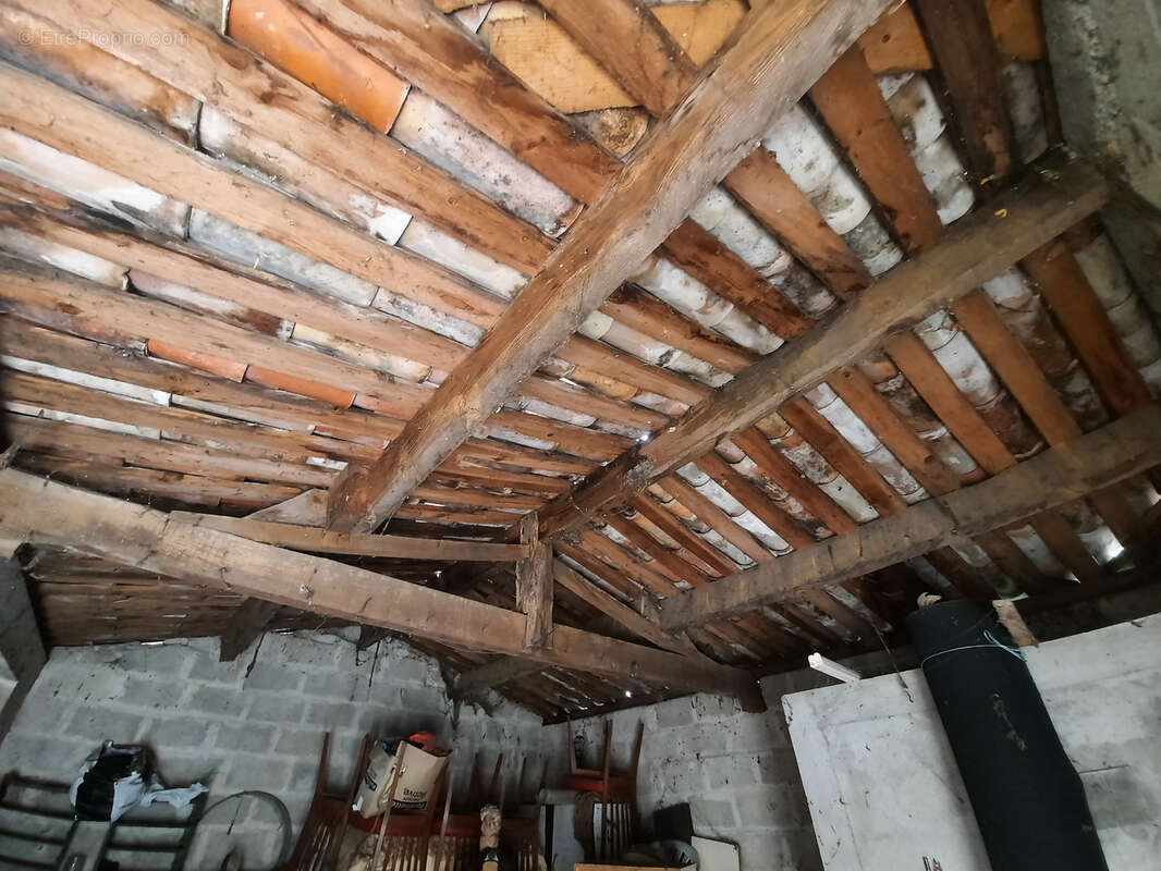 Maison à LA ROCHE-CHALAIS