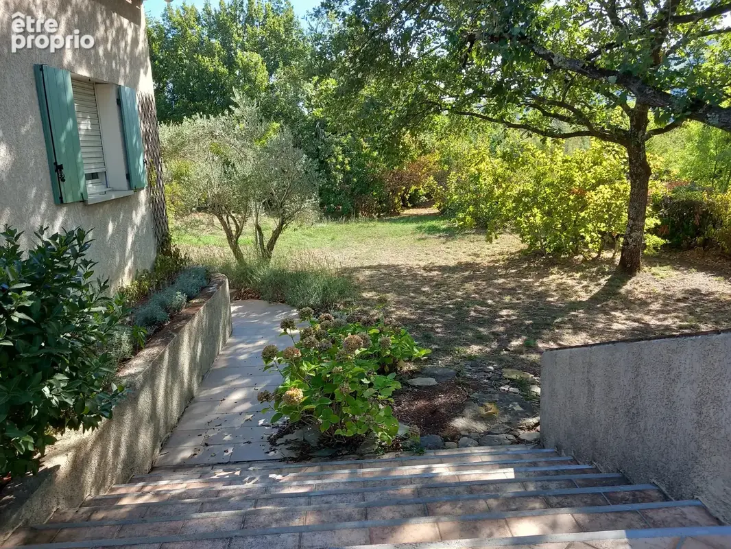 Superbe villa plain pied avec piscine sur 4000M2 arborés. - photo 21