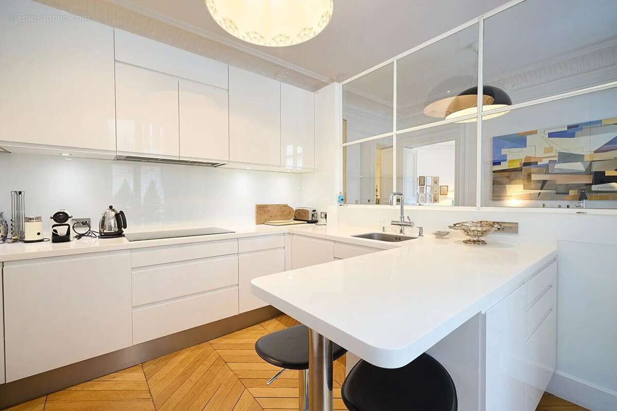 Appartement à PARIS-16E