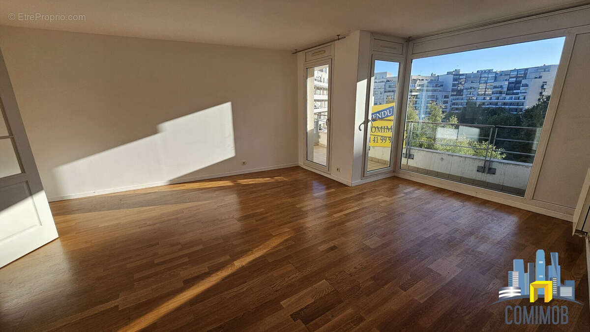 Appartement à COURBEVOIE