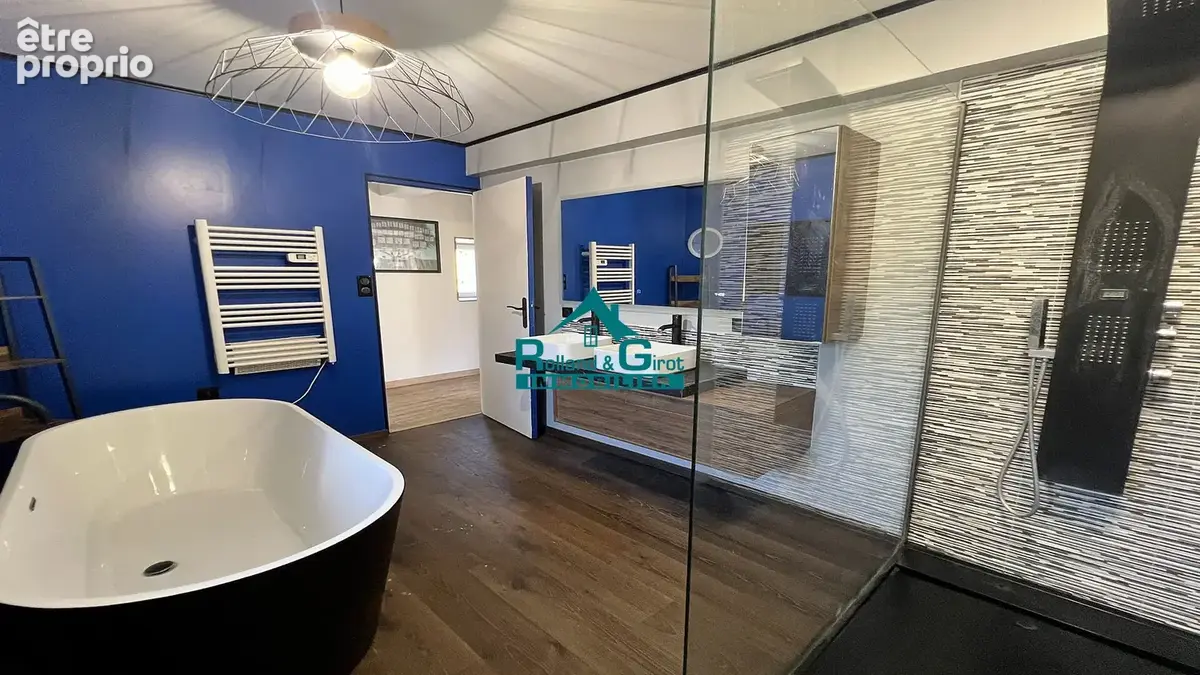En exclusivité, Maison d'exception à Saint-Médard-sur-Ille : un havre de paix moderne - photo 7