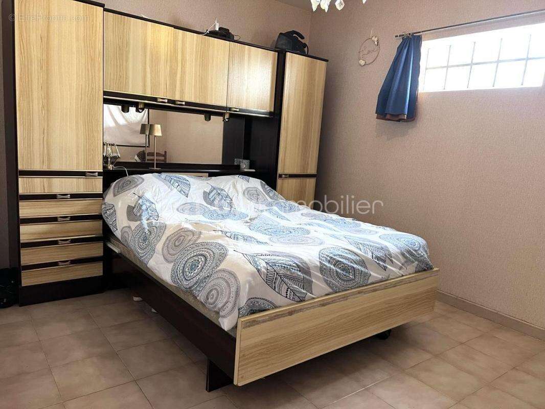 Maison F3 à rafraichir de plain pied de 94,46  m2, 2 chambres sur 191 m2 de terrain - photo 6