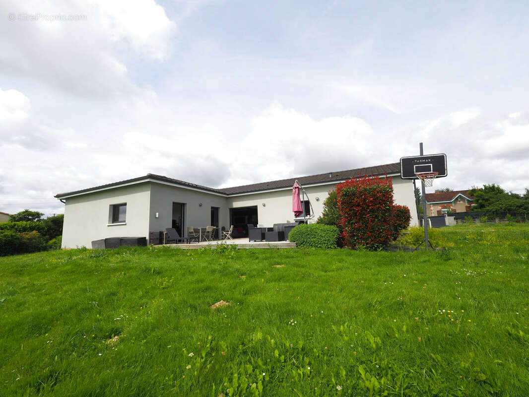 Maison à MONTPOUILLAN