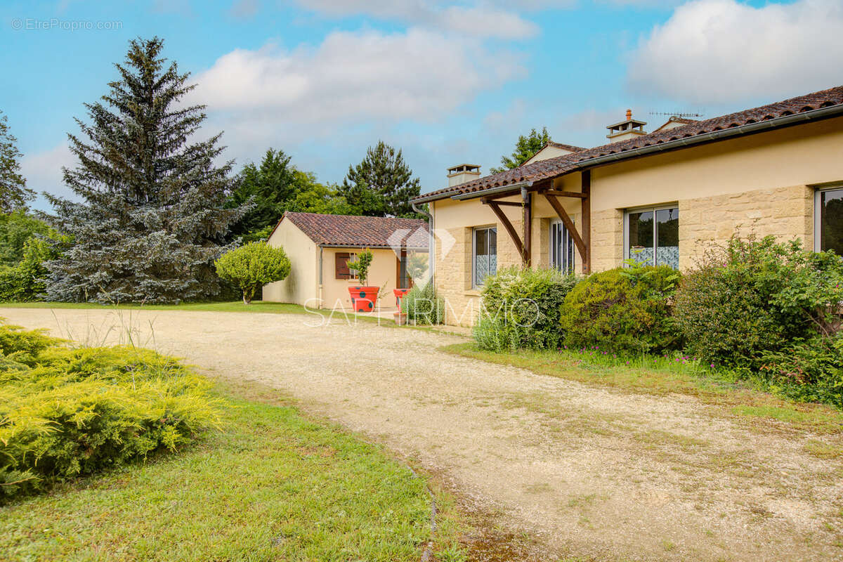 Maison à CHERVEIX-CUBAS