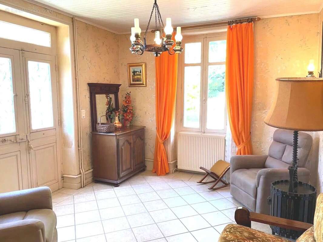 Maison à LANOUAILLE