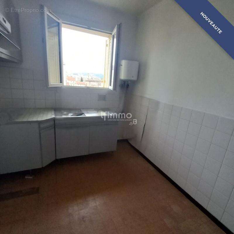 Appartement à MARSEILLE-4E