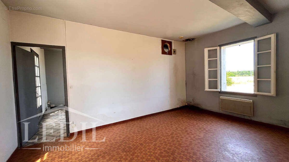 Maison à COURS-DE-PILE