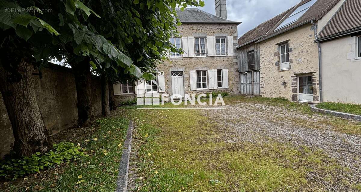 Maison à FRESNAY-SUR-SARTHE