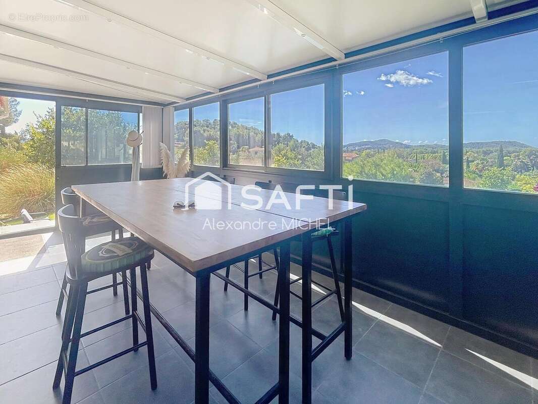 Photo 3 - Maison à LE CASTELLET