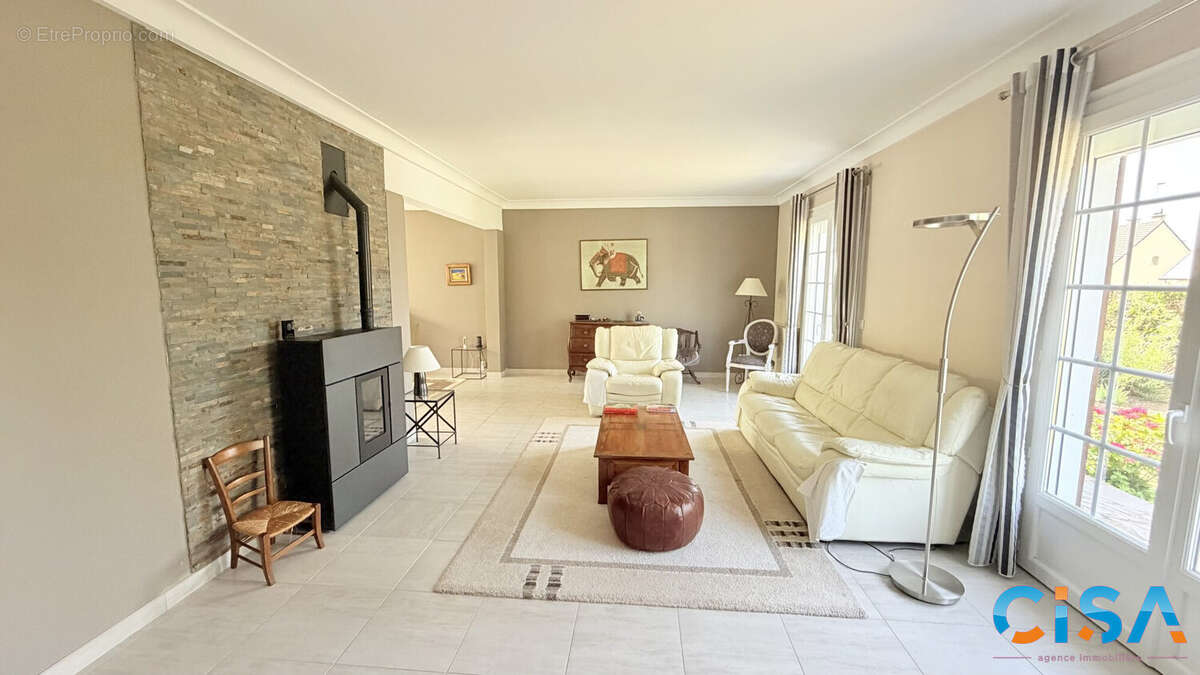 Maison à FLEURINES