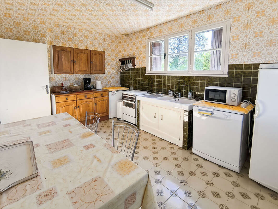 Maison à MONTGESTY