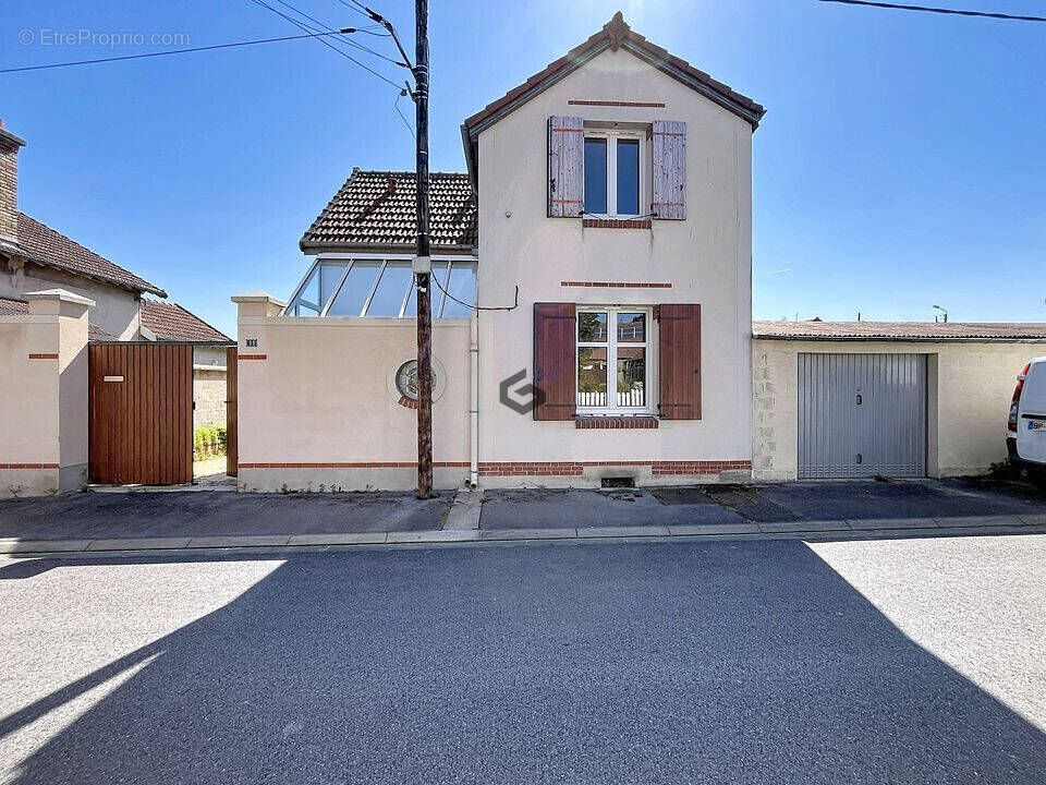 Maison à NEUFCHATEL-SUR-AISNE