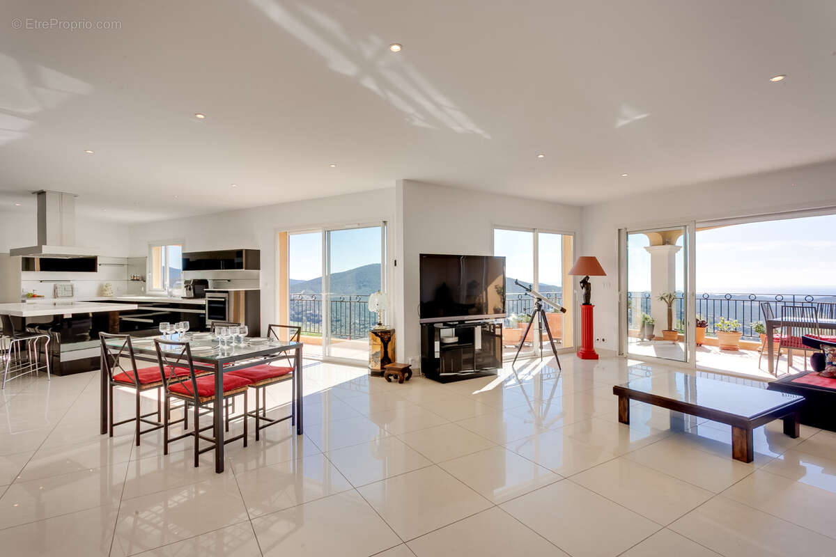 Maison à LA LONDE-LES-MAURES