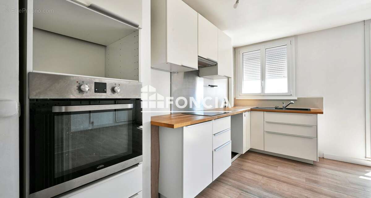 Appartement à FONTENAY-LE-FLEURY