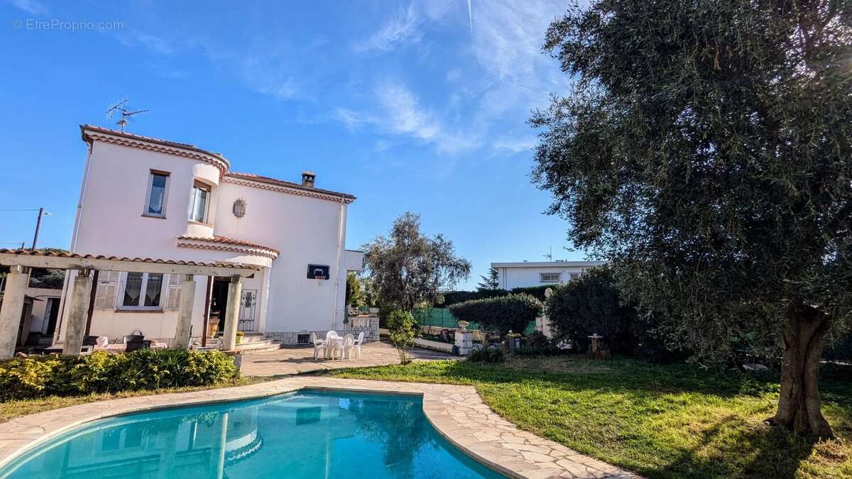 Maison à SAINT-LAURENT-DU-VAR