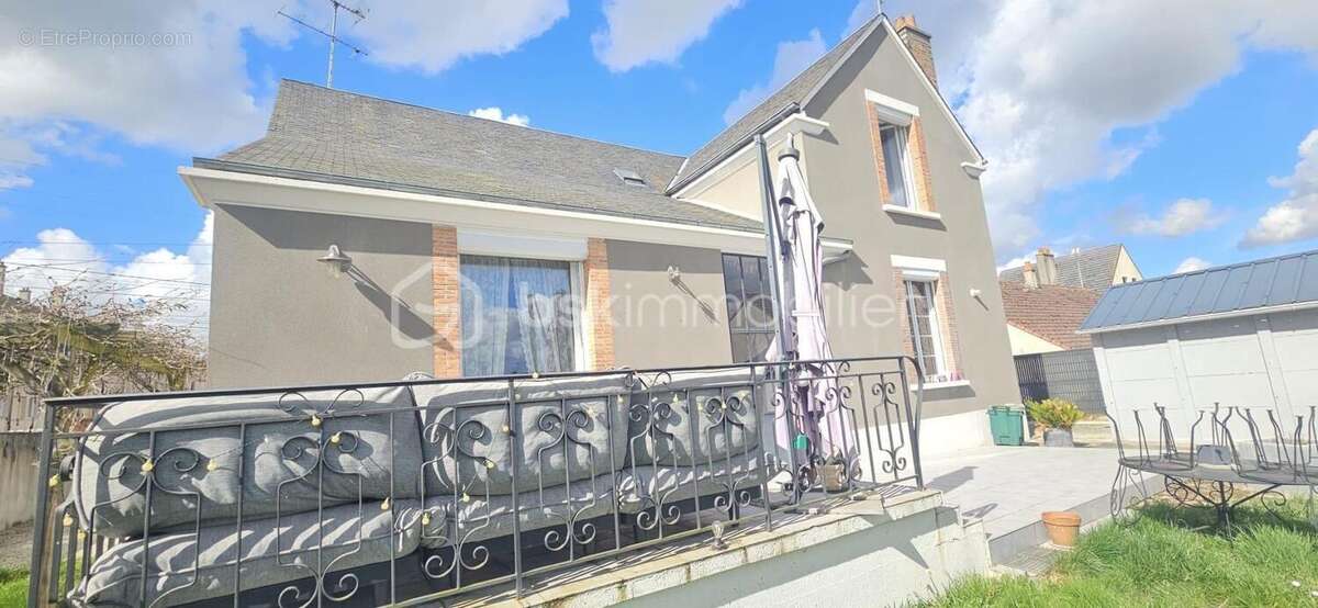  COUP DE CŒUR – Maison lumineuse entièrement rénovée avec prestations rares – 140 m² – 1066 m² de terrain - photo 8