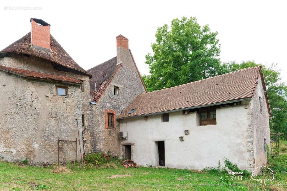   - Maison à CHAVROCHES