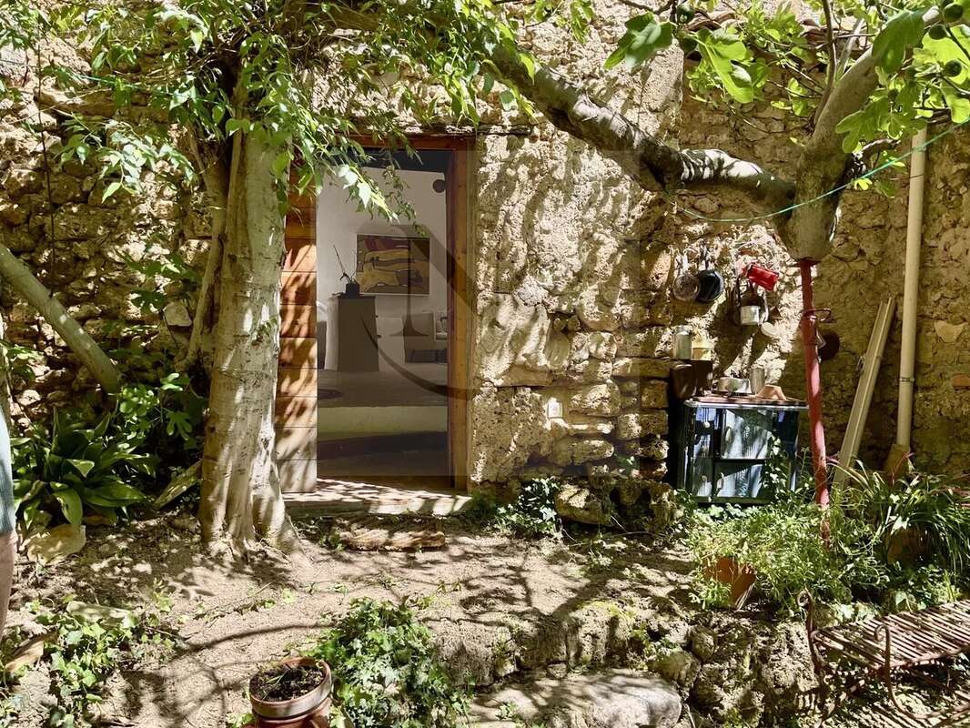 Maison à COTIGNAC
