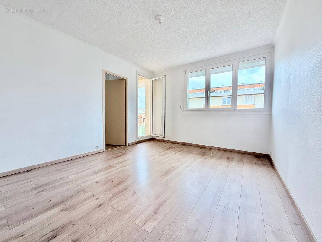 Appartement à CHENOVE