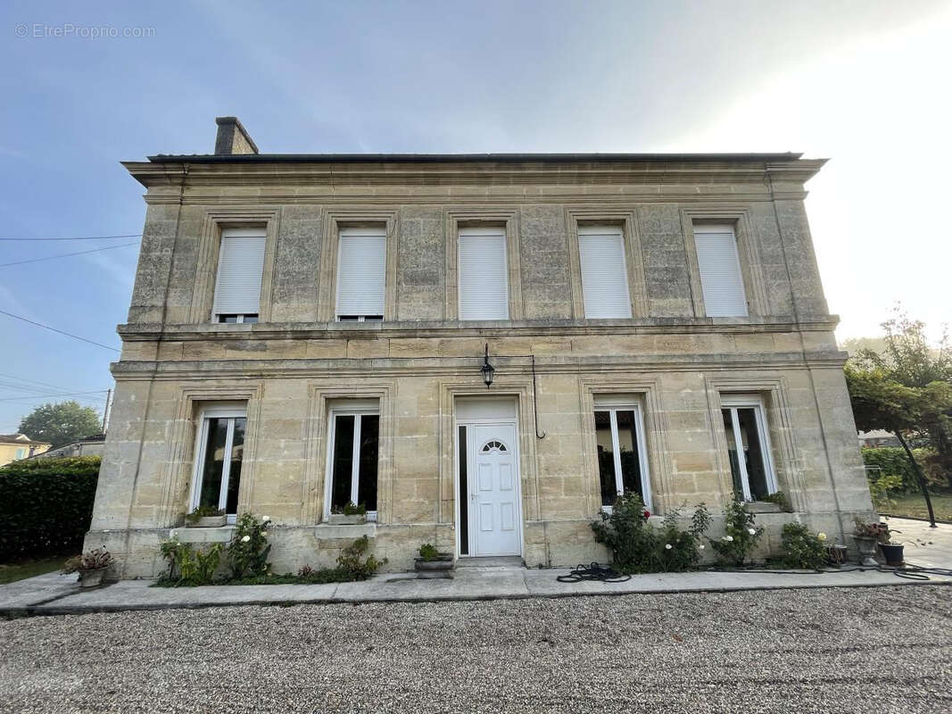 Maison à AMBARES-ET-LAGRAVE