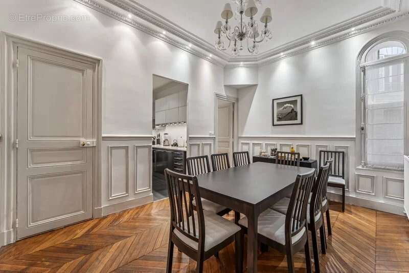 Appartement à NEUILLY-SUR-SEINE