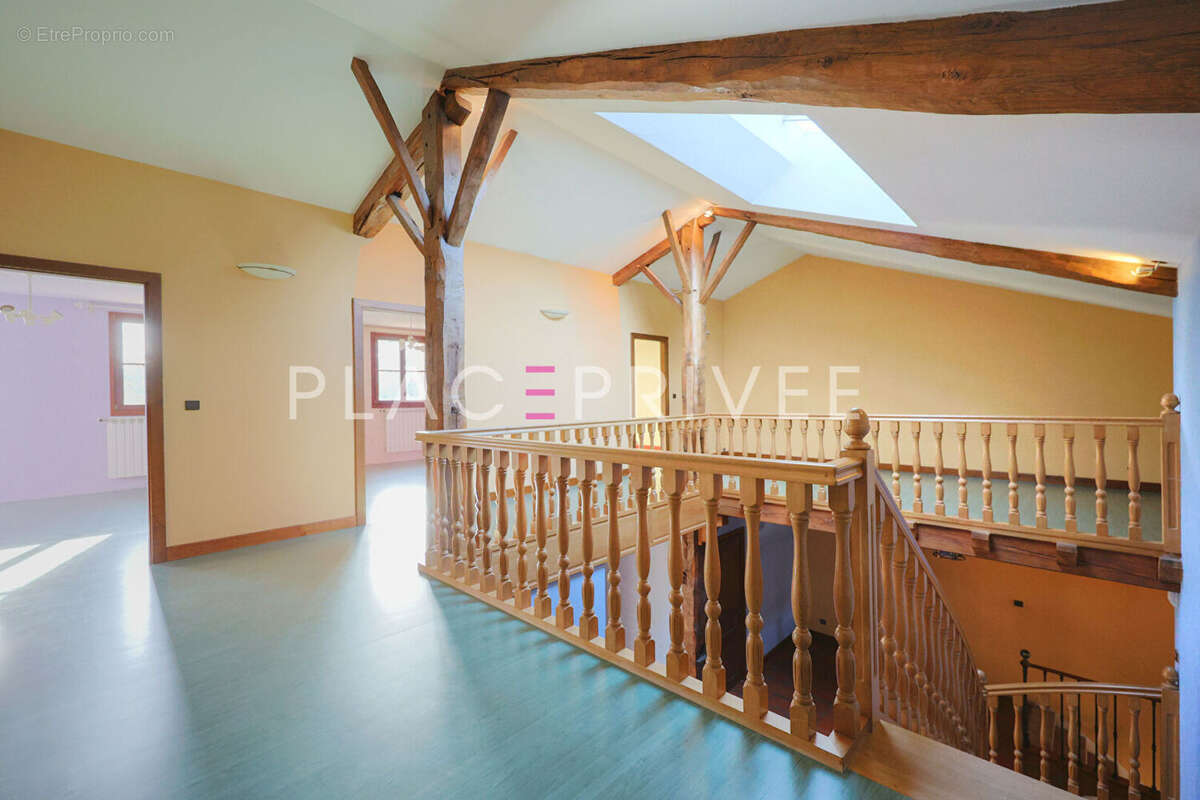 Maison 375 m² à Vincey  - photo 14