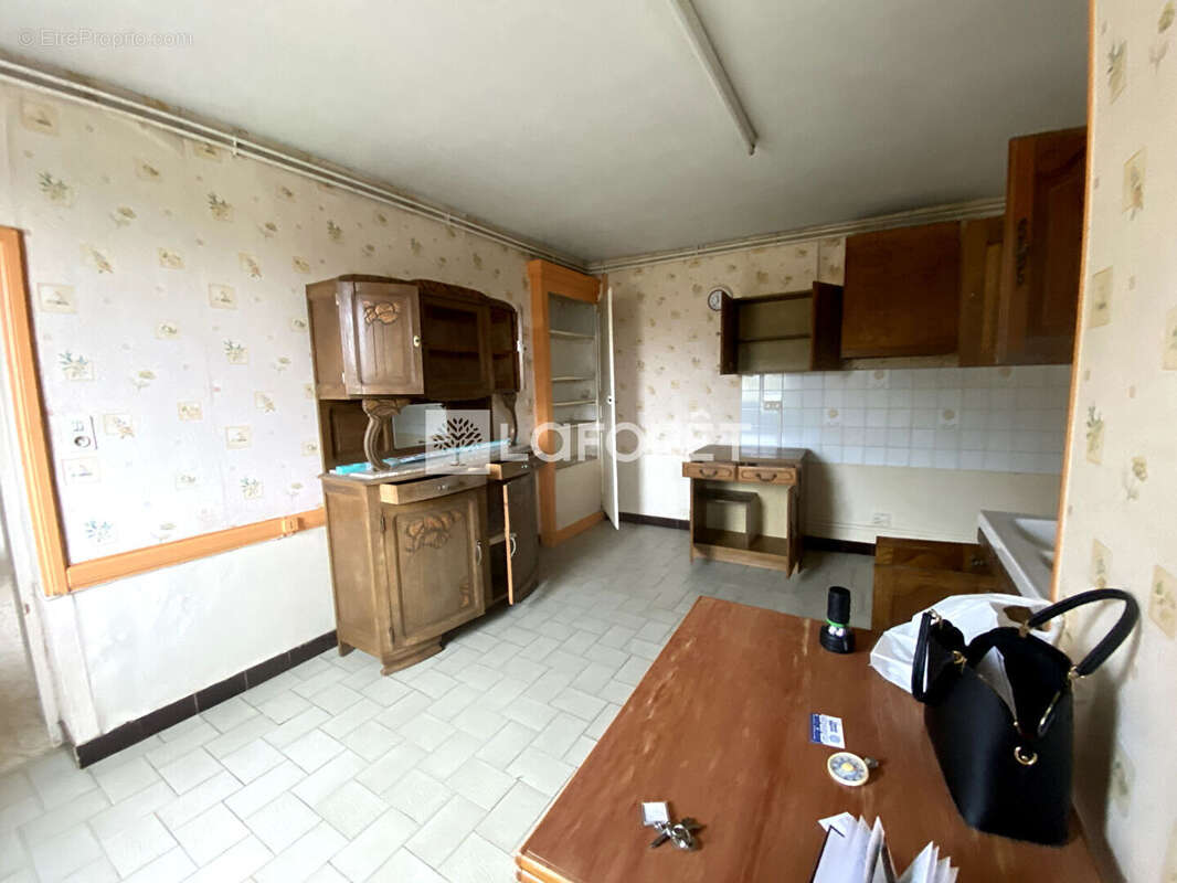 Maison 4 pièces à Arcon - 115 m² avec potentiel à rénover - photo 7
