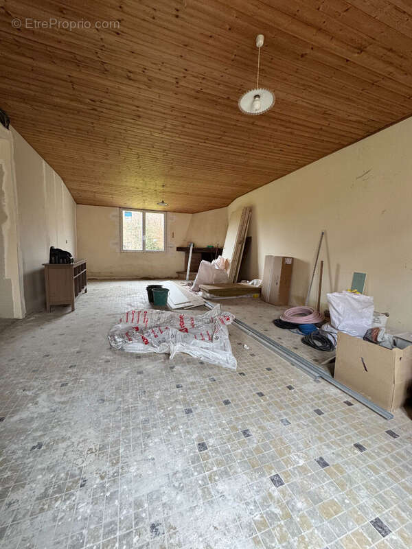 Maison à BEAULIEU-SOUS-LA-ROCHE