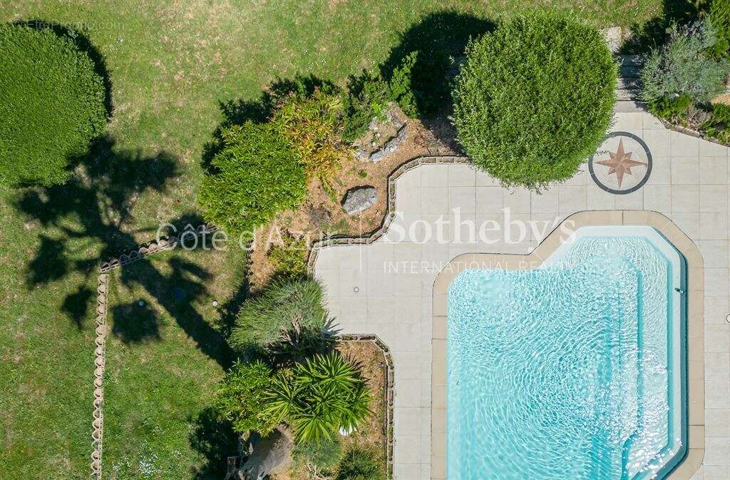 Villa de caractère avec piscine dans un domaine privé proche de Monaco - photo 13