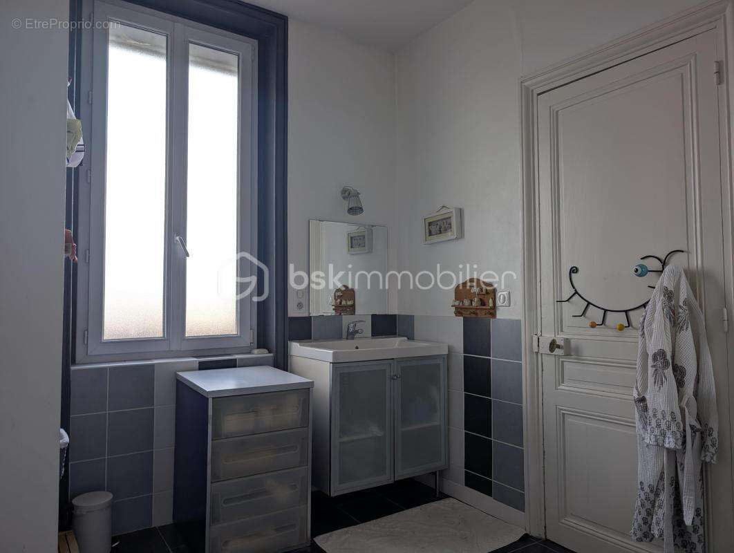 Maison de caractère avec piscine et dépendance – 7 chambres – Montrond-les-Bains - photo 23