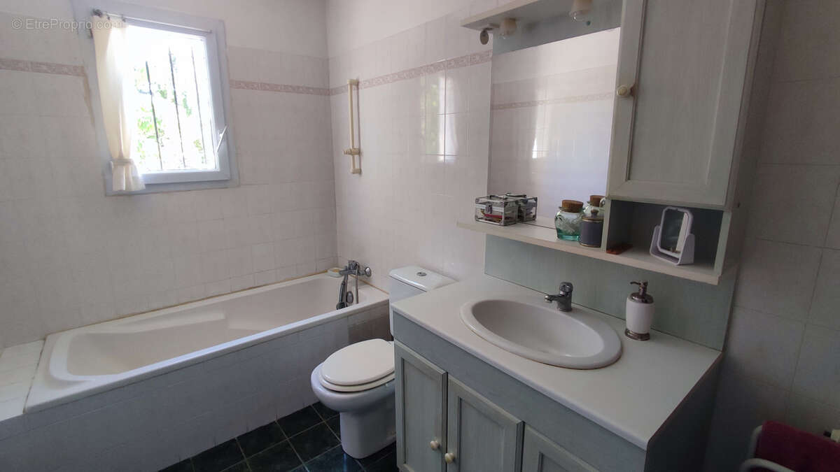 Maison 3 chb. avec jardin arboré, PAC et terrasse   À 13 min de Saintes - photo 10