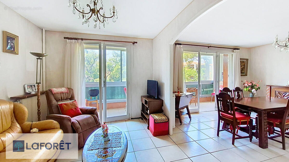 Appartement à SIX-FOURS-LES-PLAGES