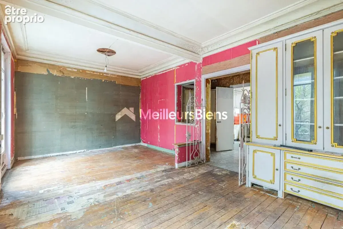 Paris 4è : Arsenal : Appartement haussmannien, 2 pièces de 54 m², parquet, moulures, cheminée et balcon - photo 6