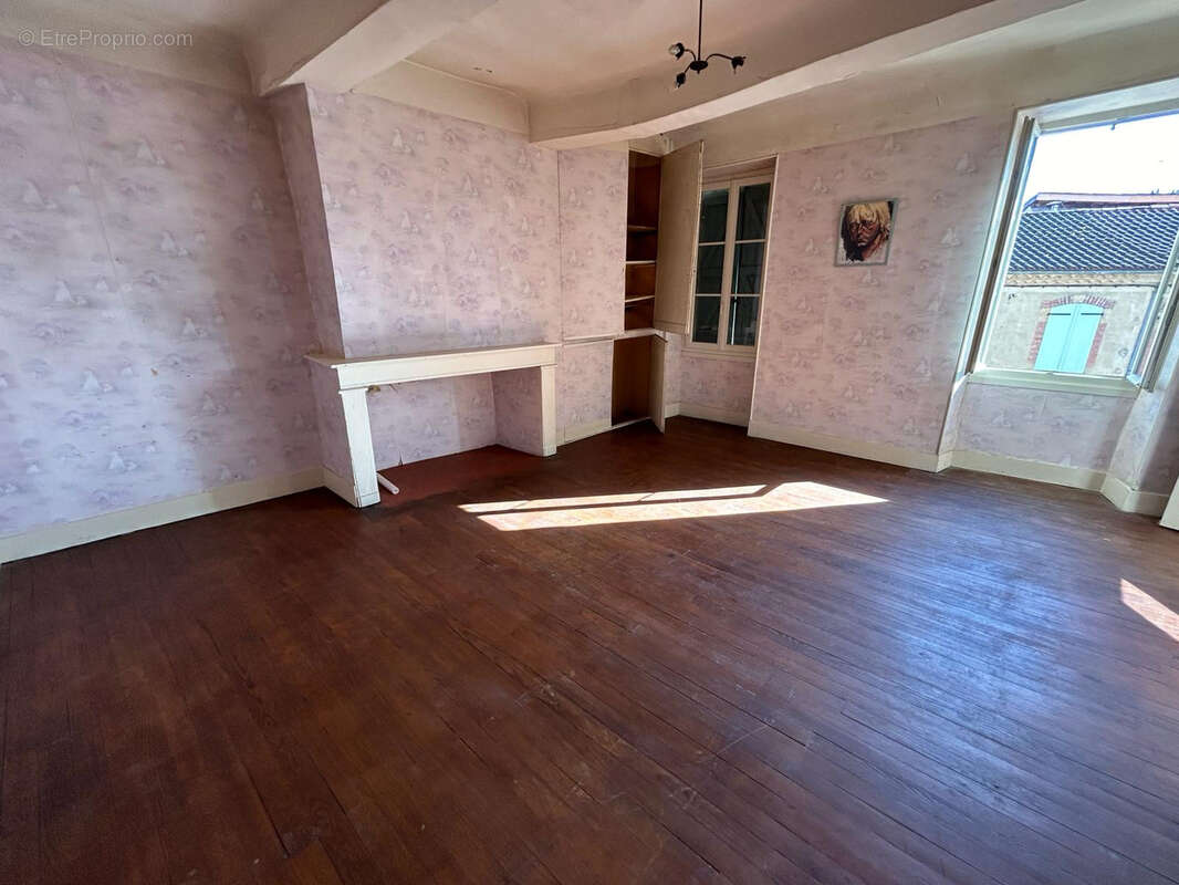 Appartement à SEISSAN