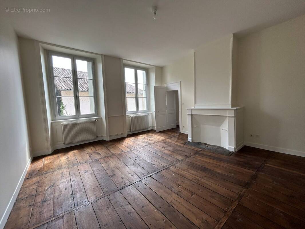 Appartement à SAINT-LEONARD-DE-NOBLAT