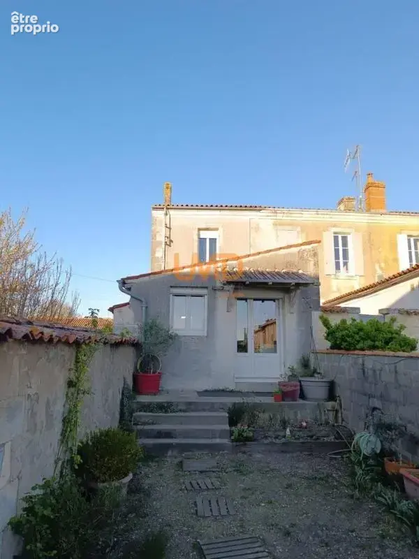 Maison à SAINT-JEAN-D'ANGELY