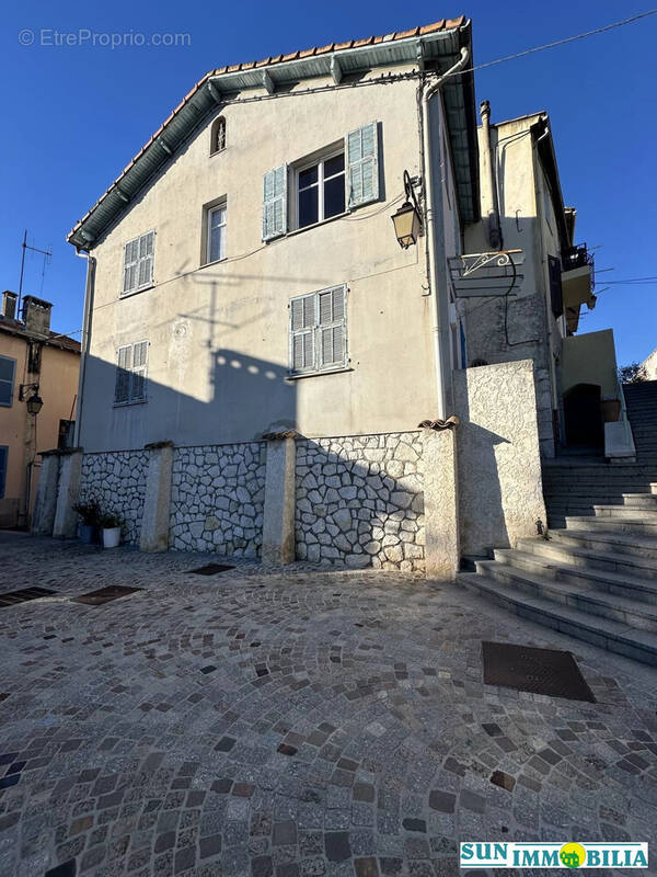 Maison à SAINT-LAURENT-DU-VAR