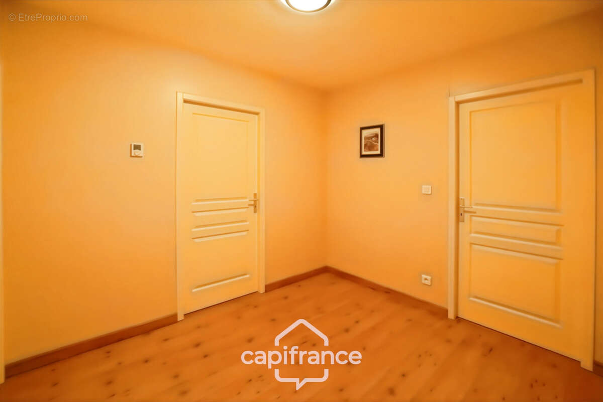 Maison en pierre au calme avec piscine, 5 chambres et plus de 1,6 hectare de terrain - Proche Lons-le-Saunier (39000) - photo 19