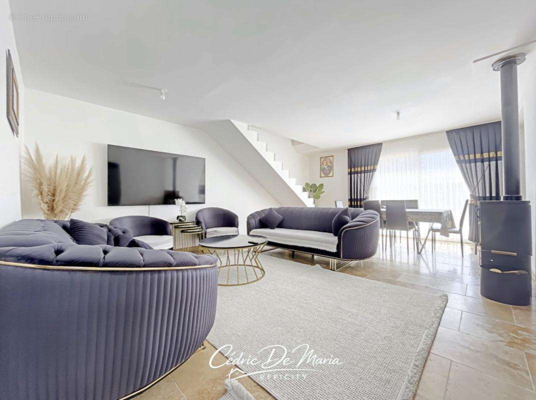 Maison à GINASSERVIS