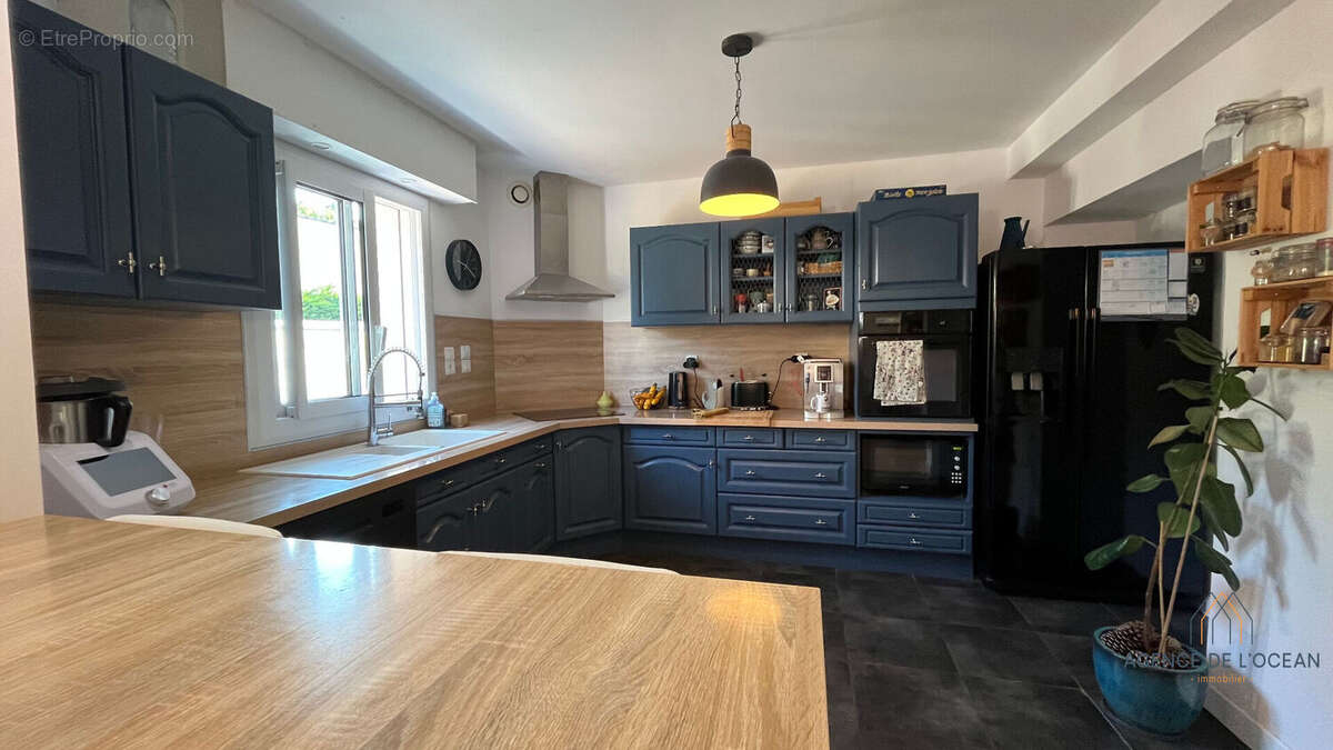 Maison à vendre à Ploemel - 890 m² avec piscine et jardin aménagé - photo 8