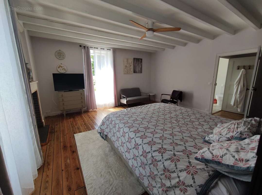 Maison de village offrant 5 chambres avec cour - photo 11
