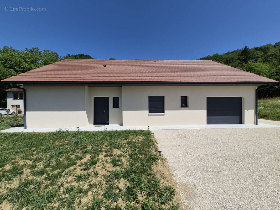 Maison à CHAZEY-BONS