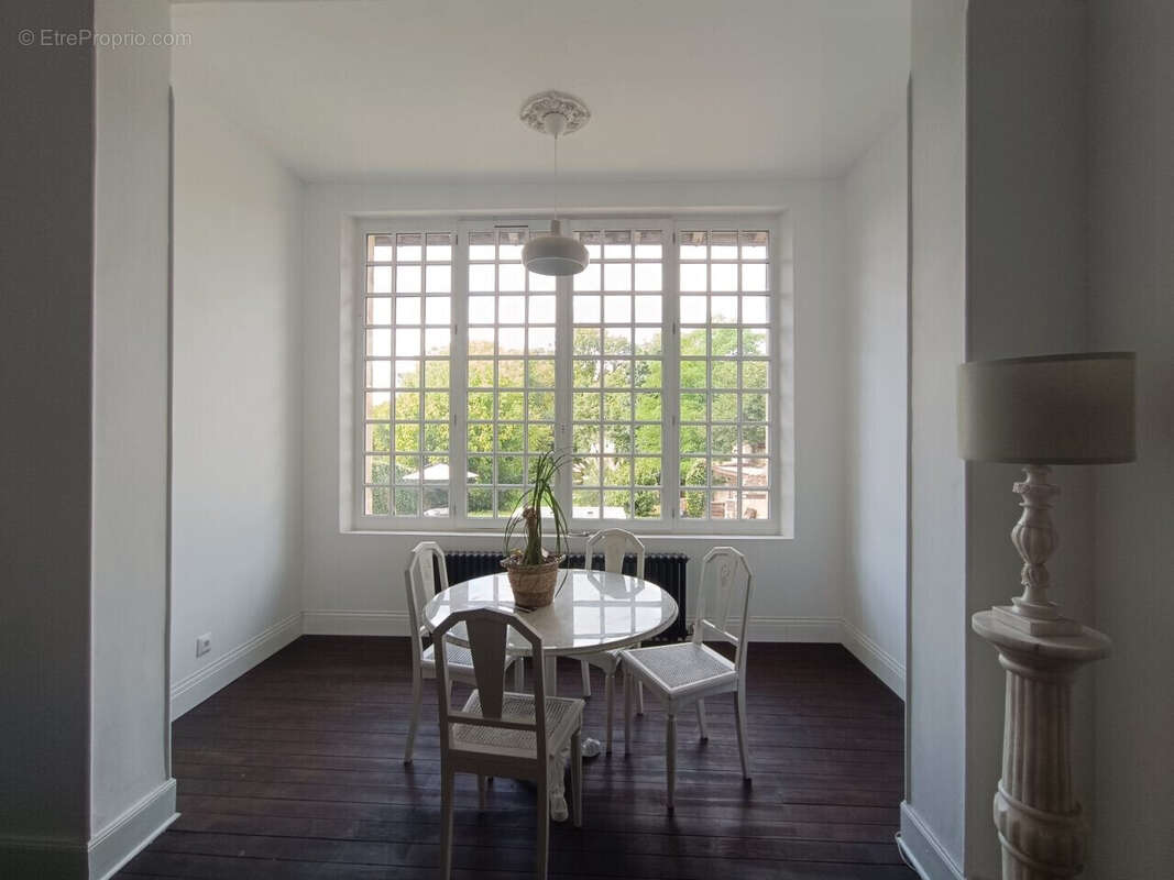 Maison 250 m² à Coutras  - photo 7