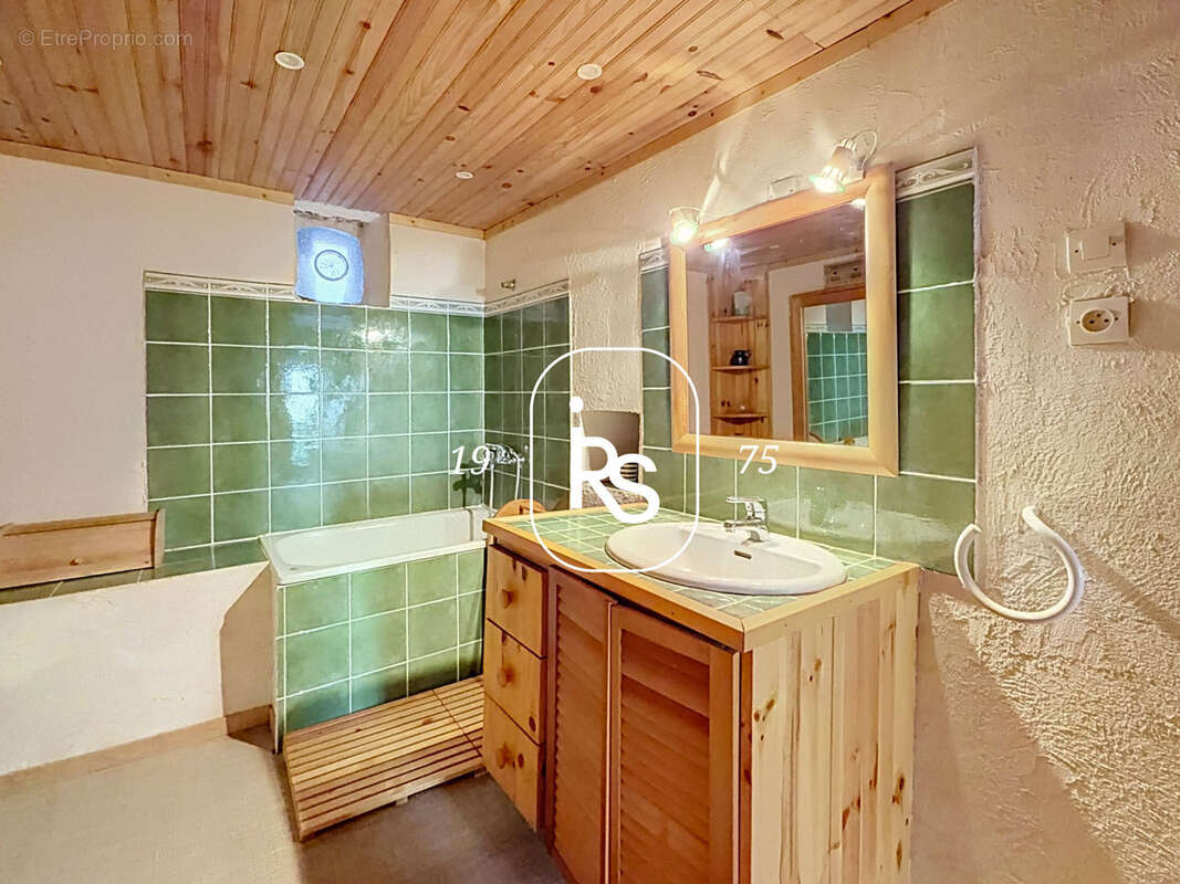 Maison de hameau en pierre de 72 m2 avec une terrain arboré de 810 m2 - photo 9