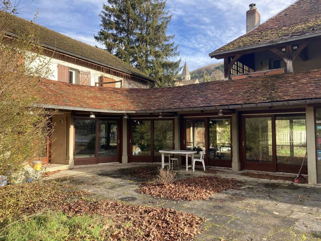 Commerce à BOUILLAND