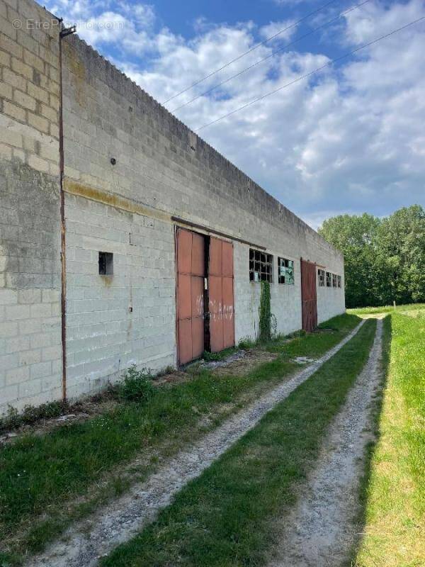 Commerce à COUCY-LE-CHATEAU-AUFFRIQUE