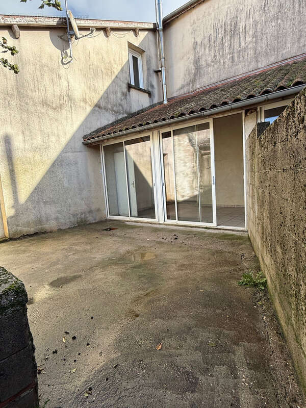 Maison à BLANQUEFORT-SUR-BRIOLANCE