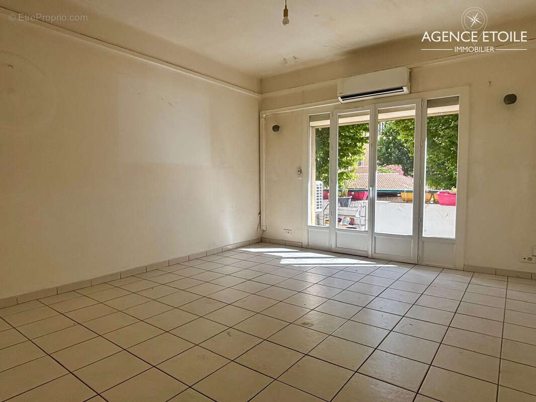 Appartement à MARSEILLE-5E